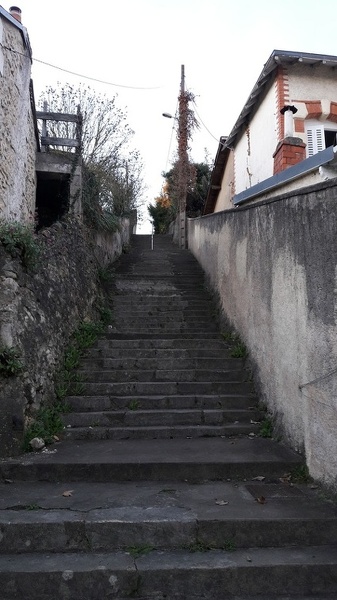 Poitiers Escaliers#2 le Soleil-Levant GC5NQWM  3.jpg